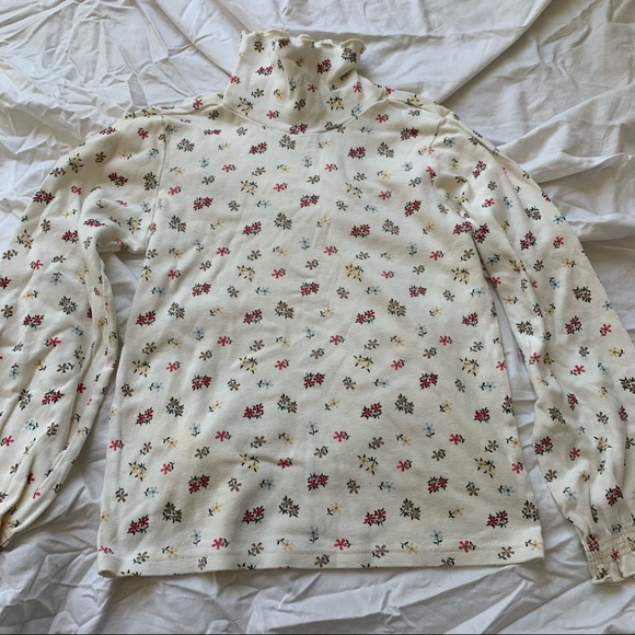 🌼floral patterned turtleneck top🌼 - Picture 1 of 4